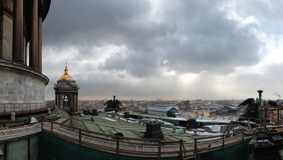 Рабочая неделя в Петербурге завершится пасмурным, но тёплым днём