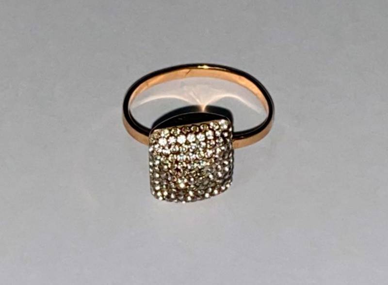 Полицейские раскрыли кражу дорогого кольца с бриллиантами