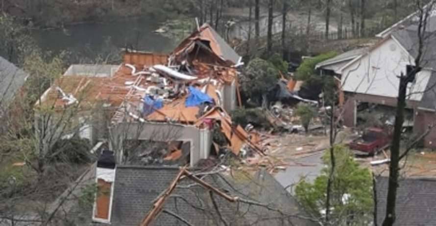 В США в результате торнадо погибли пять человек