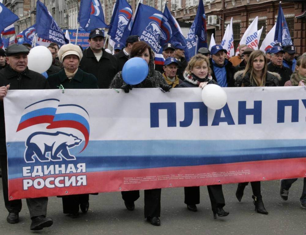 Партия власти запустит в Москве сайты "Умный голос" и займется расколом оппозиции