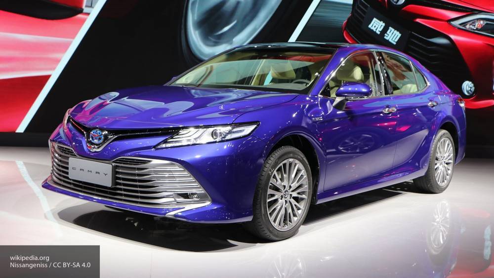 Toyota начала продажи обновленного седана Toyota Camry в России