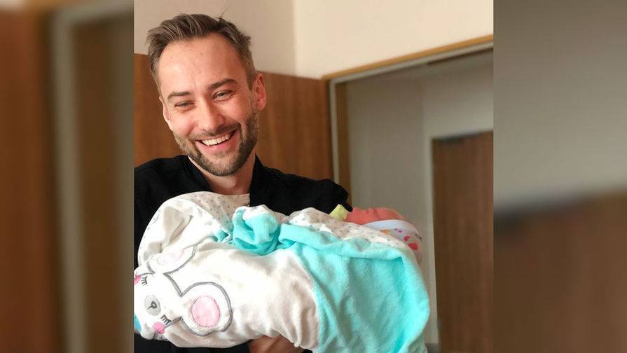 Дмитрий Шепелев стал отцом во второй раз и показал новорожденного