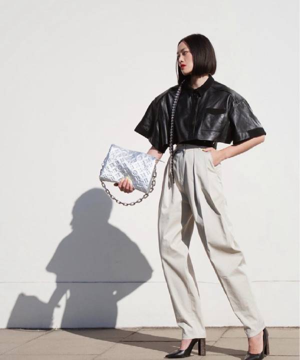 Тиффани Хсу показывает, какая сумка станет самой модной этим летом