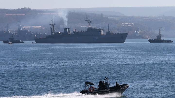 Украина заподозрила российского адмирала в подстрекательстве к измене