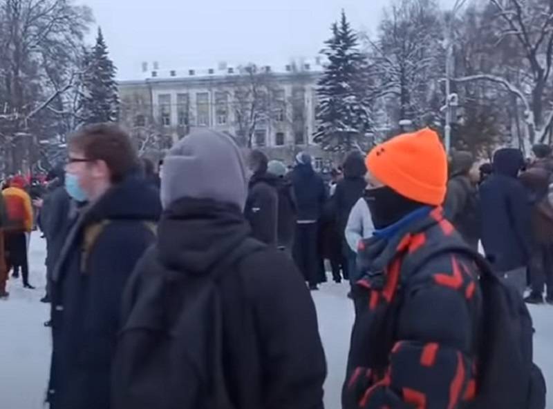 В Вологде подростка вынудили покинуть школу после штрафа за участие в митинге