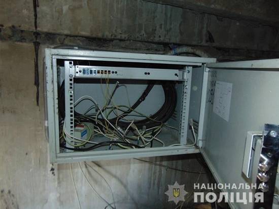 На столичній Оболоні правоохоронці затримали крадія інтернет-обладнання