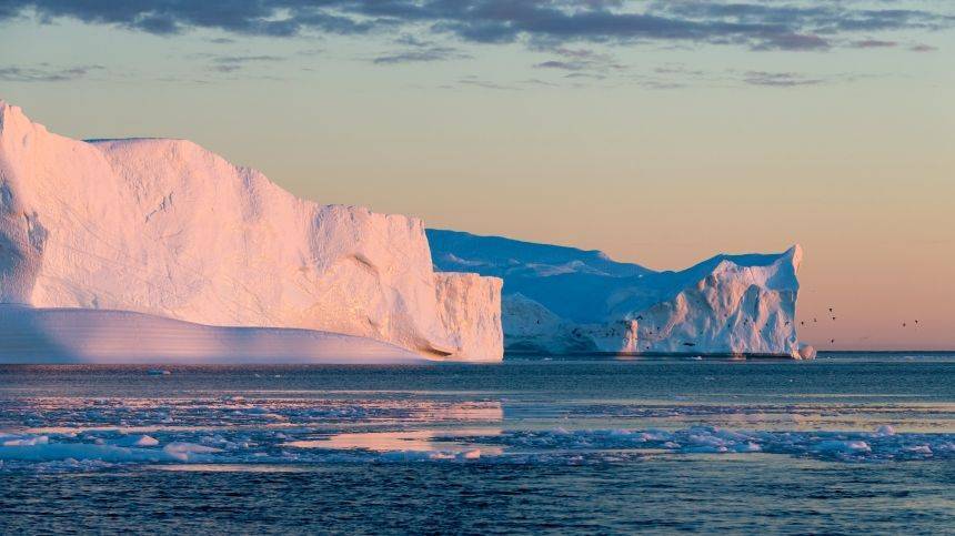 Железные киты: уникальные кадры всплытия субмарин в ледяной пустыне Арктики
