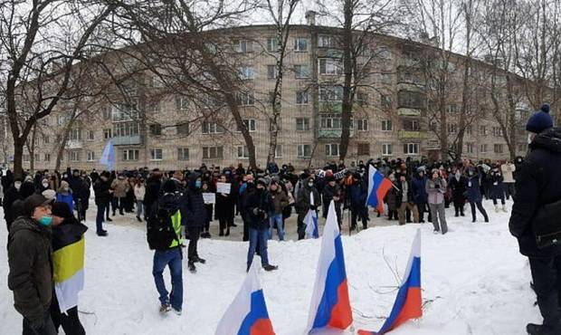 В Вологде старшеклассника оштрафовали за участие в протестной акции и вынудили уйти из школы