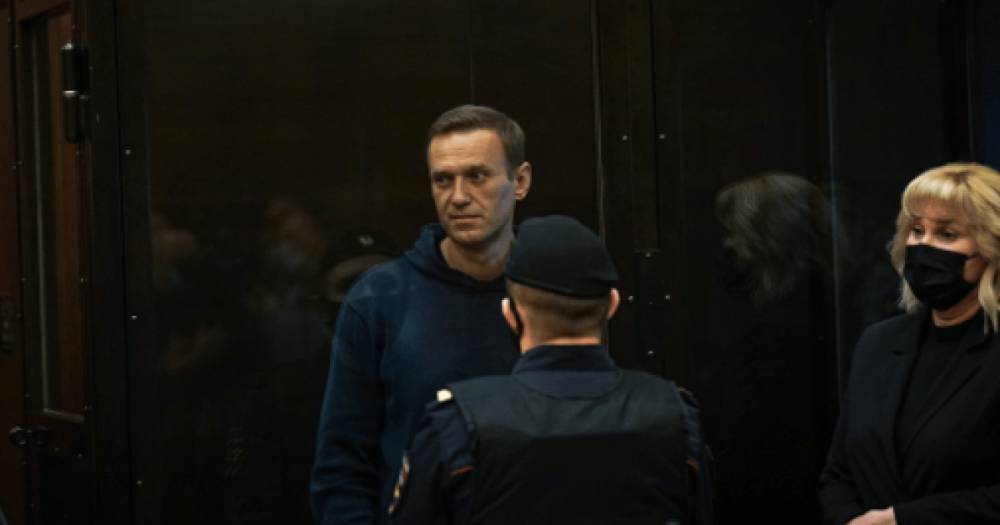 "Ни согнуться, ни разогнуться": Навальный из колонии описал свои боли в спине