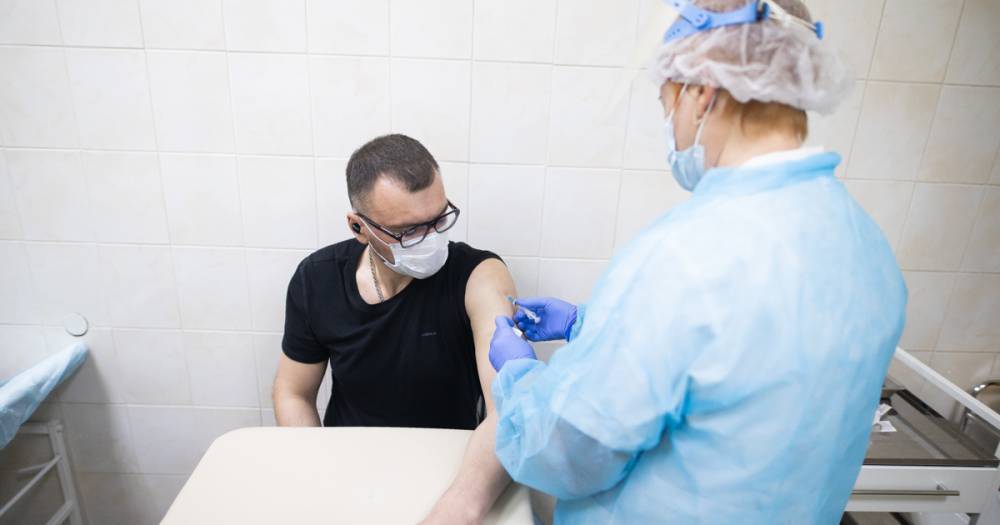 В ВОЗ порекомендовали не отказываться от защитных мер людям, привившимся от коронавируса