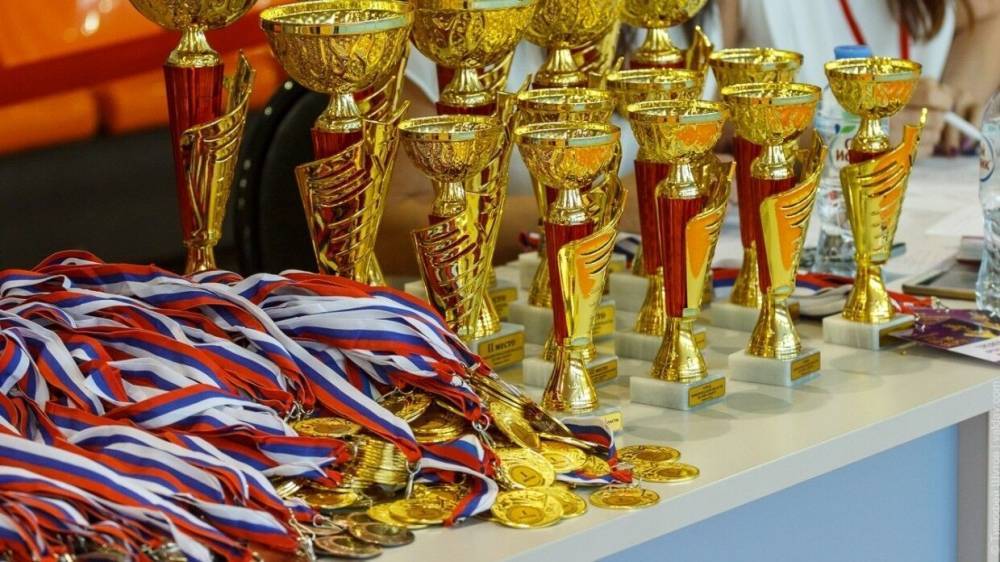 Правительство Сахалина наградило лучших спортсменов региона