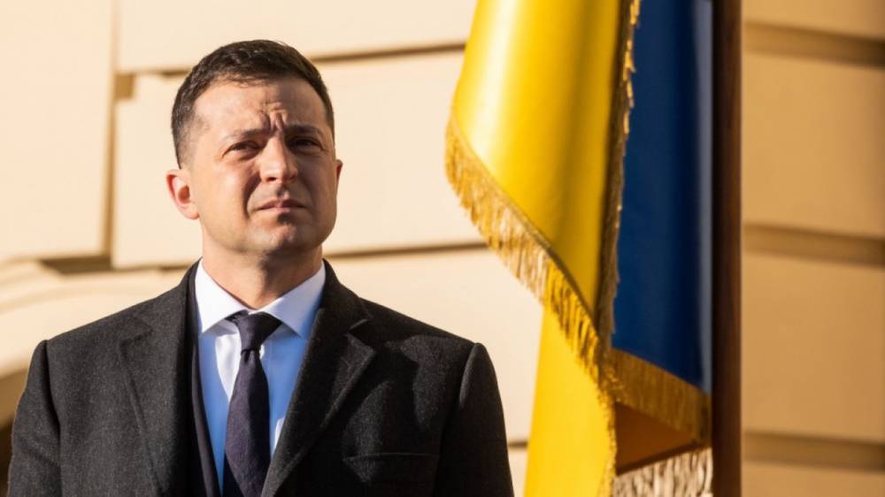 Украинский аналитик заявил, что Зеленский живет в мире символической политики