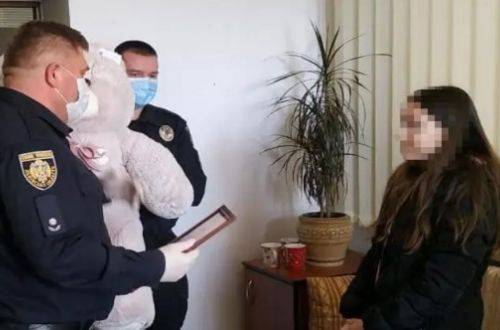 Во Львове 11-летняя девочка помогла копам задержать грабителя. ВИДЕО