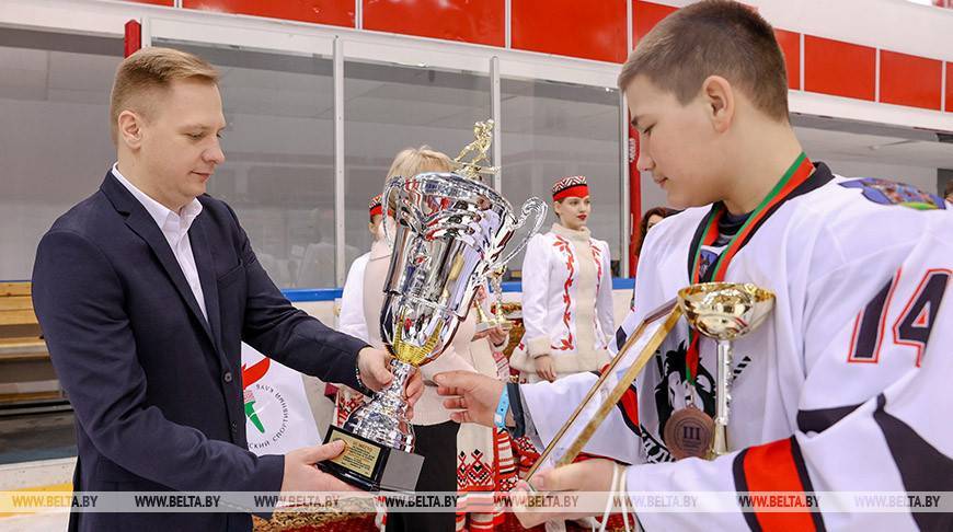 "Алмаз" из Дятловского района выиграл "Золотую шайбу" в младшей возрастной группе дивизиона Б