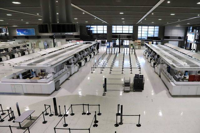 В японском аэропорту умерла женщина, находившаяся на карантине из-за COVID