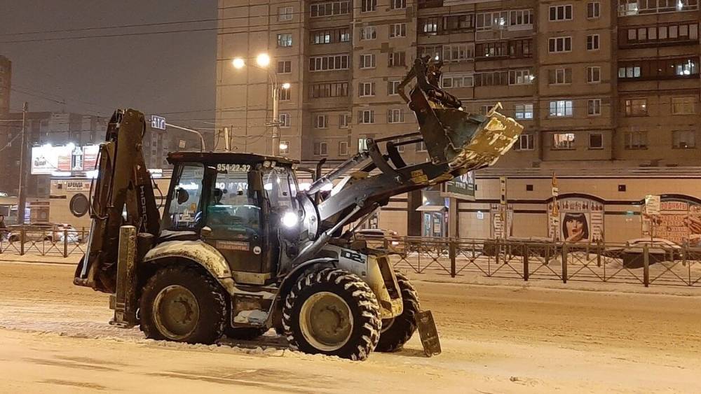 Трактор сбил женщину на тротуаре в Волгограде
