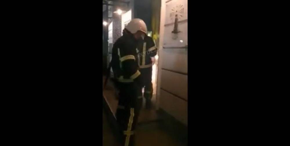 Хозяин бросился с кулаками: в "красной" Одессе спасатели силой остановили вечеринку
