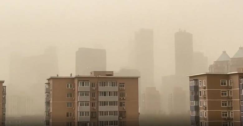 Сильнейшая песчаная буря второй раз за месяц накрыла Пекин – видео