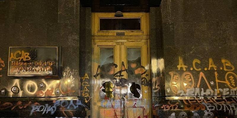 Дверь Офиса президента хочет купить как арт-объект Киевская галерея - ТЕЛЕГРАФ