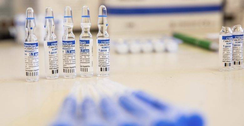 Еврокомиссар назвал срок производства вакцины "Спутник V" в ЕС