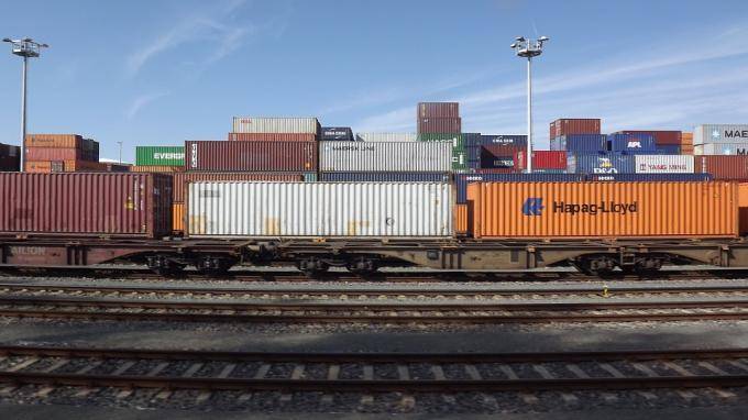 Китай увеличил объемы поставки грузов по железным дорогам России