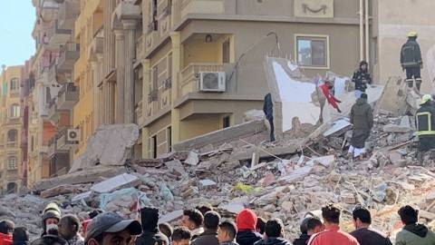 Число погибших в результате обрушения жилого дома в Каире возросло до 25