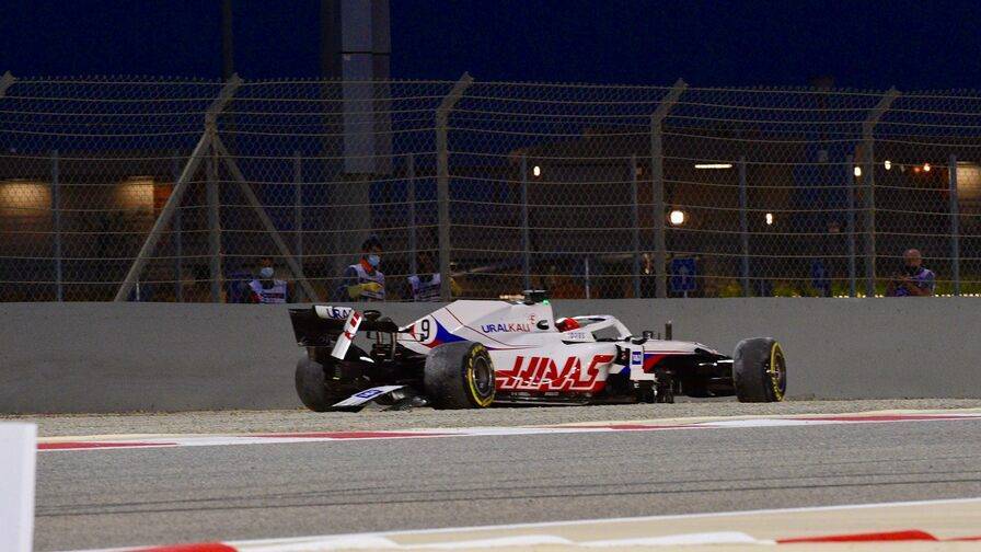 Никита Мазепин попал в аварию на первом круге Гран При Бахрейна