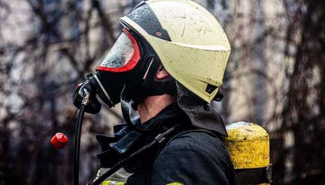 В Киеве на Троещине загорелась новостройка