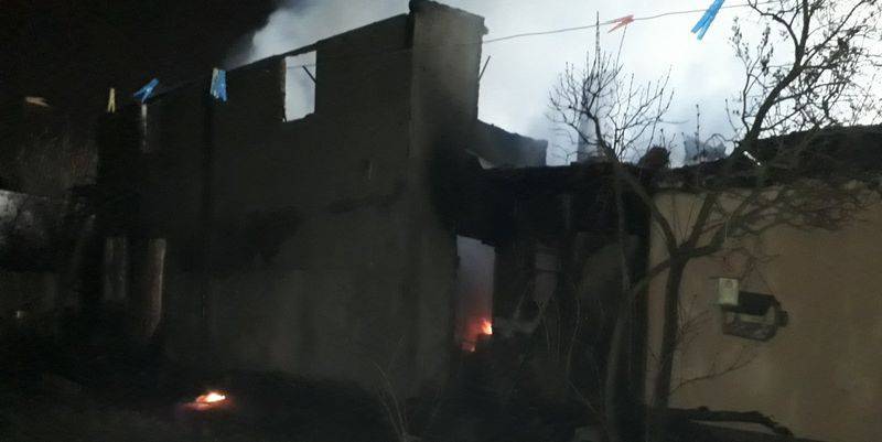 В Коцюбинским под Киевом разгорелся пожар в доме на четыре хозяина – видео - ТЕЛЕГРАФ
