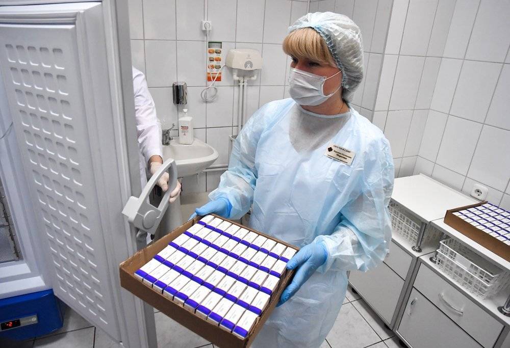 Гинцбург: Россия способна обеспечить вакциной от COVID-19 весь мир