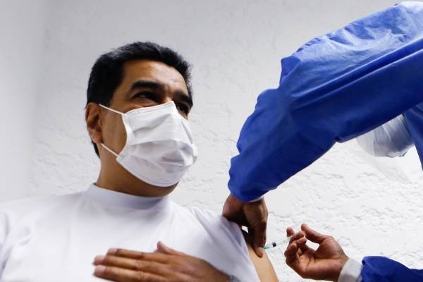 Николас Мадуро одобрил отправку нефти в обмен на COVID-вакцины