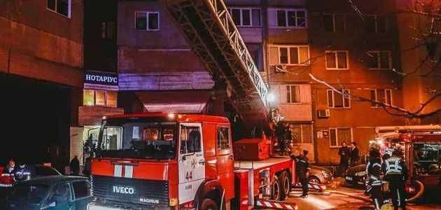 В Киеве произошел масштабный пожар в многоэтажке