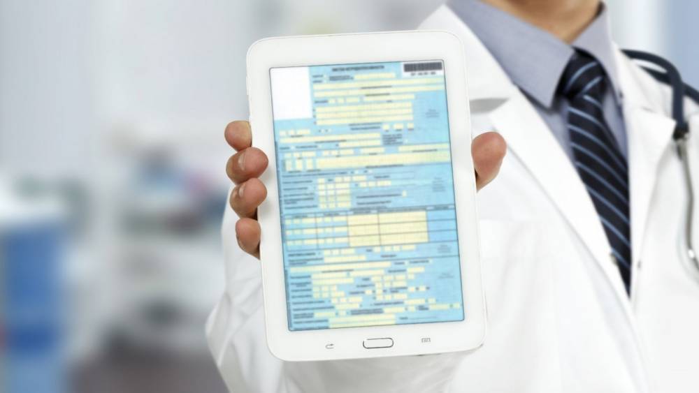 "Упростит жизнь пациентам и врачам": В Минздраве анонсировали введение электронных больничных