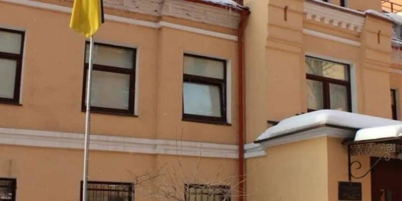 Бухгалтер вычел из жалования сотрудника консульства в Санкт-Петербурге деньги за дни, проведенные в больнице после ранения ножом - ТЕЛЕГРАФ