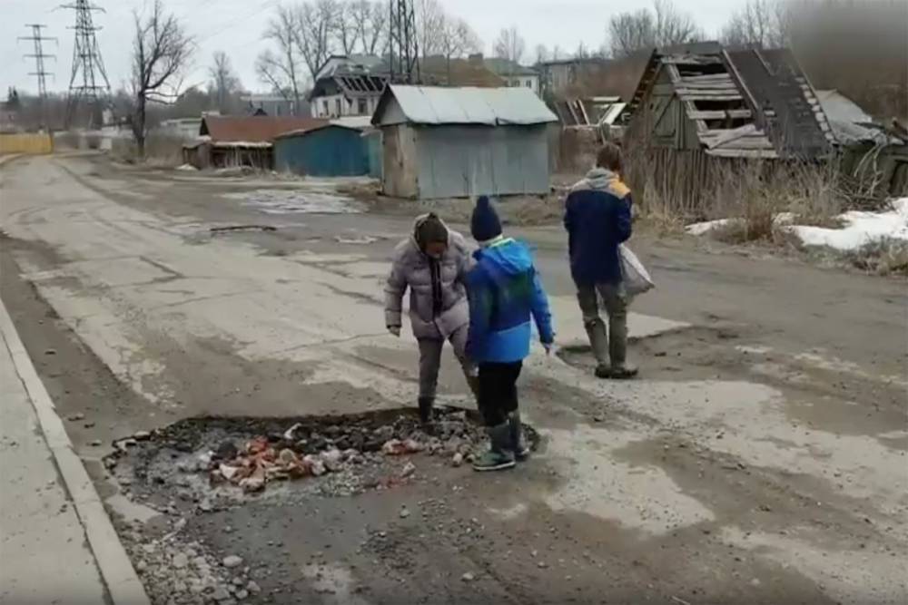 Своими силами: в Брянской области дороги ремонтируют школьники – Учительская газета