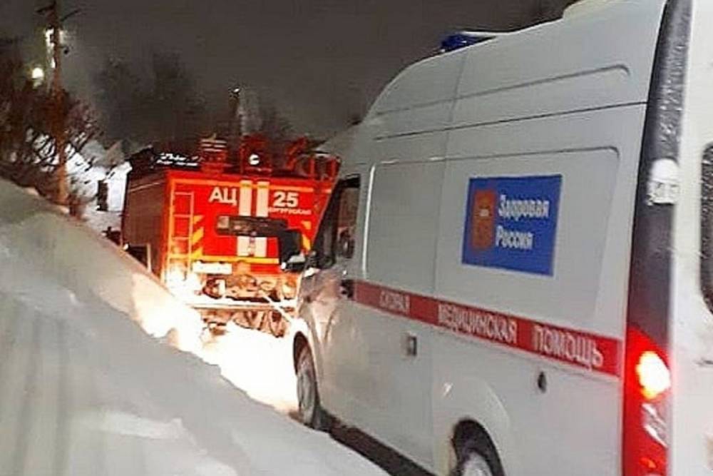 В Бугуруслане из снега вытащили скорую с пациентом