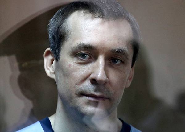 Суд снял с Захарченко статус "склонный к побегу"