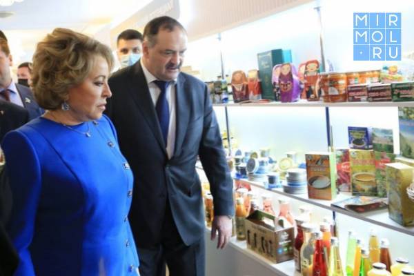 Валентина Матвиенко посетила дагестанскую выставку в Совете Федерации