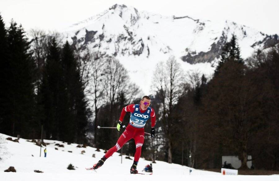 Большунов стал четвертым в лыжной гонке на 15 км на ЧМ