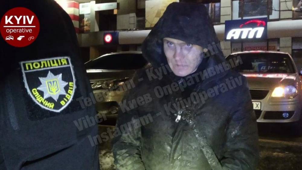 Задержали и передали копам: в Киеве "полицейский" забрал у пенсионерки 20 тысяч гривен