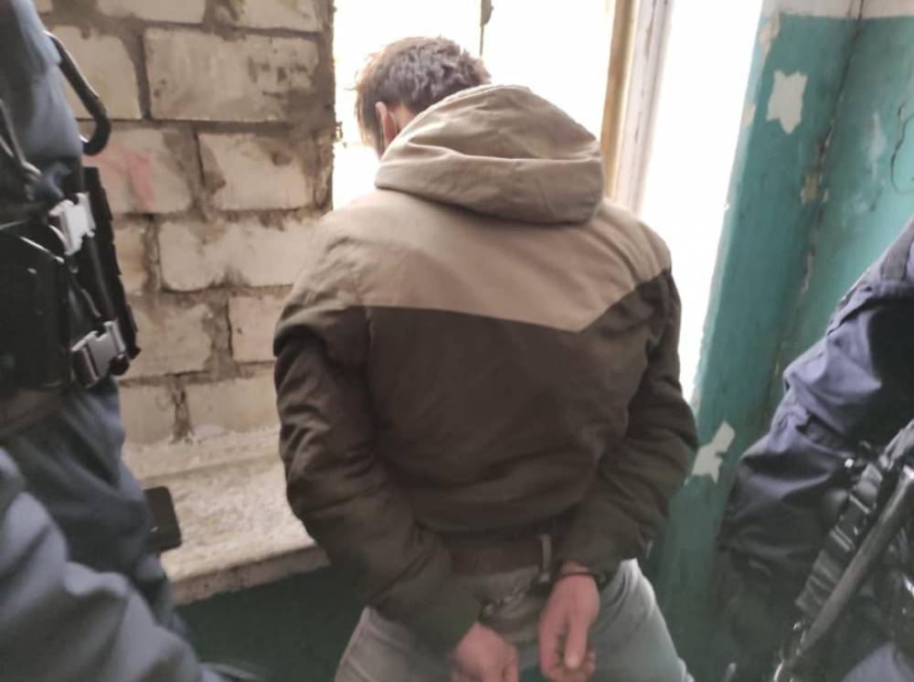 В Северодонецке мужчина напал с ножом на полицейского: фото