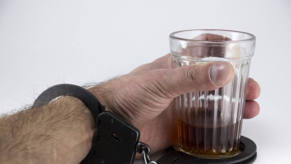 Нарколог Кизицкий назвал невроз основной причиной алкоголизма в России