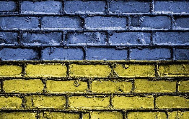 Депутат Рады заявил о намерении Киева "забросать трупами украинцев границу с Россией"