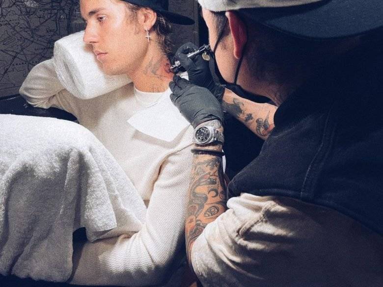 Джастин Бибер набил новую татуировку и получил замечание от мамы
