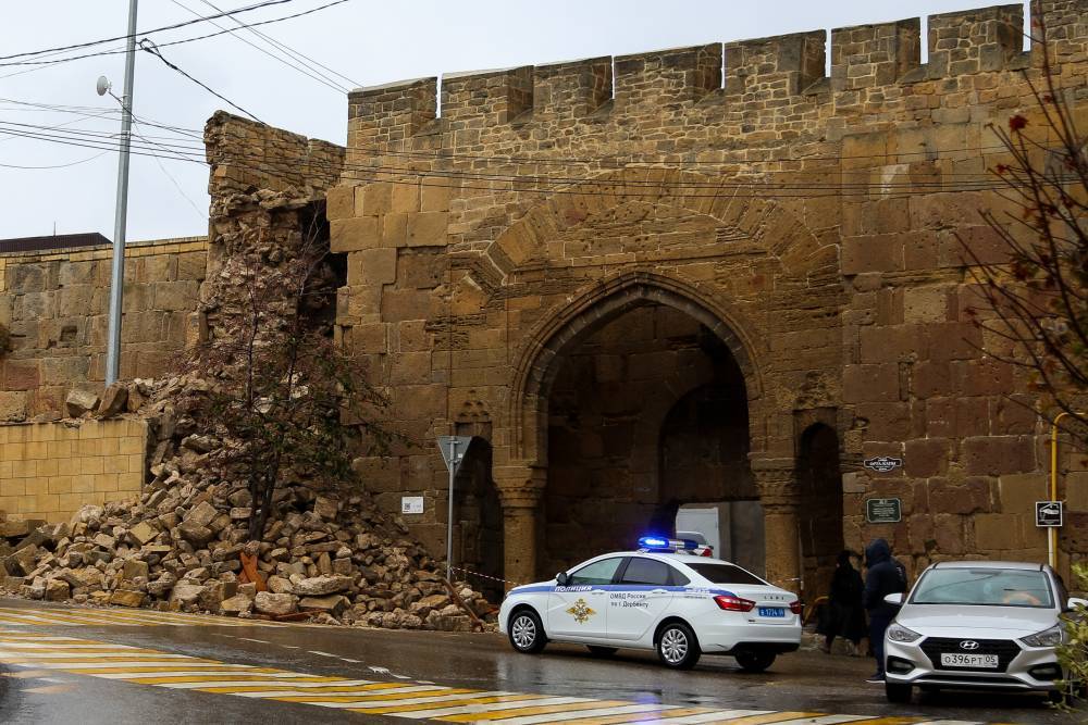 Реставрация обрушившейся части крепостной стены в Дербенте обойдется в 70 млн рублей