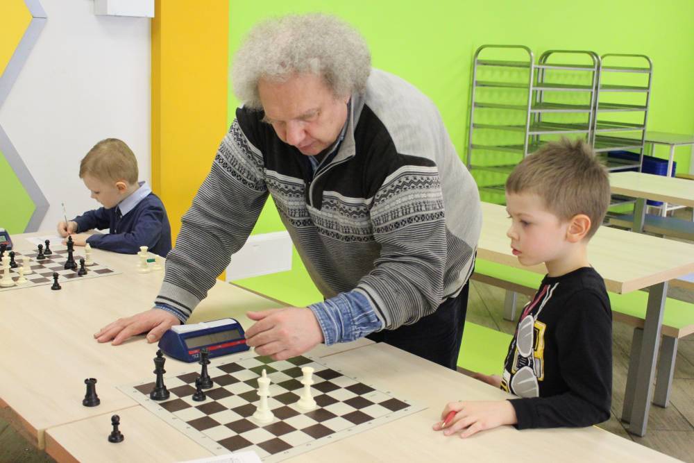 В Красногорске продолжается турнир по шахматам