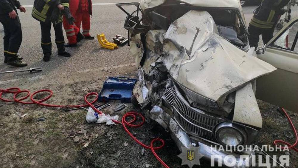 В Киеве в катафалк с покойником врезался "москвич": водитель легковушки и пассажиры мертвы
