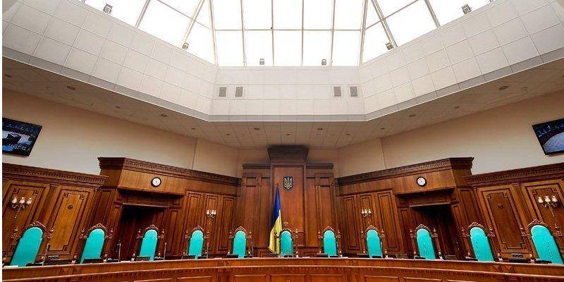 Указ Зеленского об увольнении судей КСУ обжалован в Верховном суде