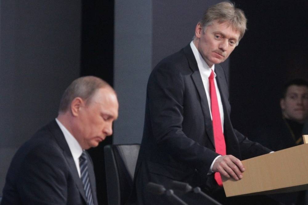 Песков объяснил слова Путина про «обезьянничанье с вакцинацией»