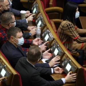 В Раде проголосовали за выплаты ФОПам по 8 тыс. грн